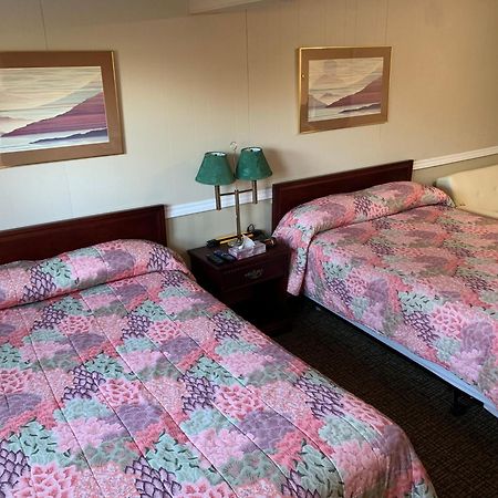 Twin Oaks Motel Orono Eksteriør billede
