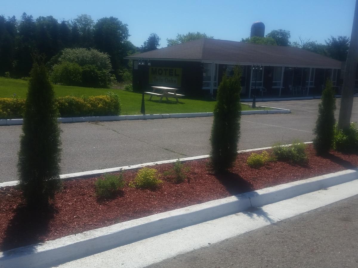 Twin Oaks Motel Orono Eksteriør billede