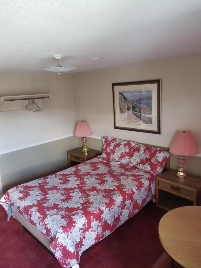 Twin Oaks Motel Orono Eksteriør billede