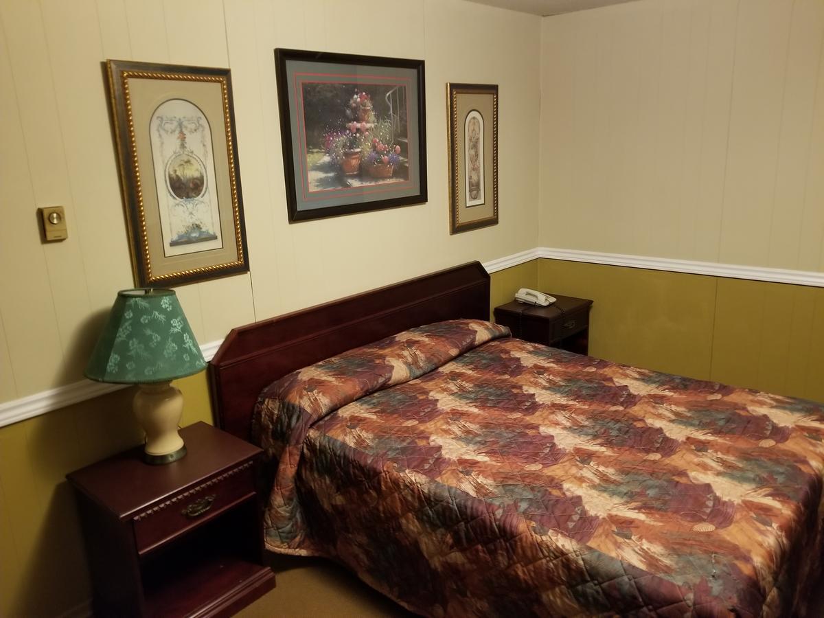 Twin Oaks Motel Orono Eksteriør billede