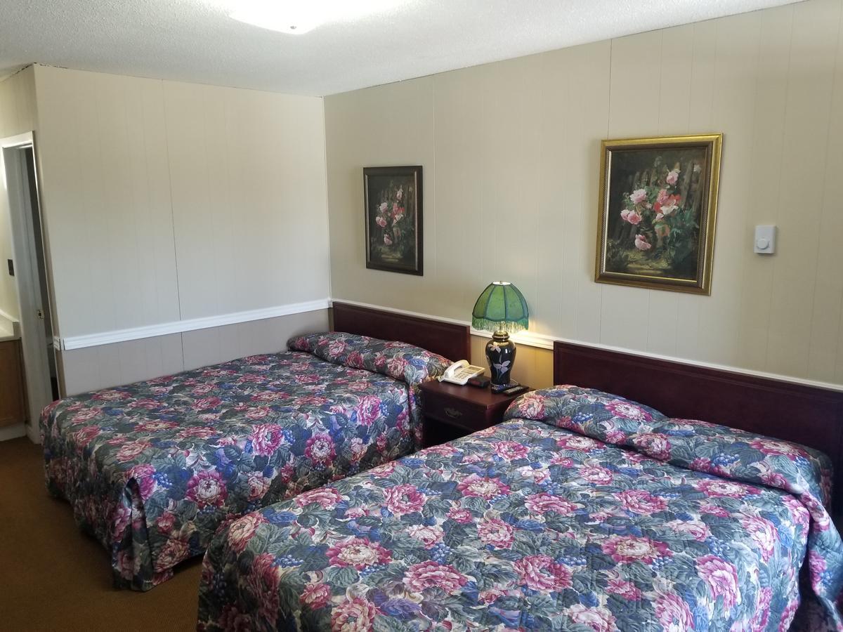 Twin Oaks Motel Orono Eksteriør billede